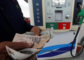هل يؤثر تراجع أسعار النفط العالمية على الزيادة المرتقبة لأسعار البنزين في مصر؟