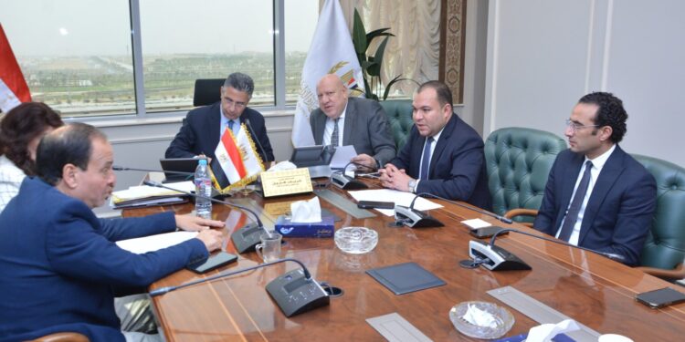 وزير التموين والتجارة الداخلية يلتقي بعدد من السادة أعضاء مجلسي النواب والشيوخ