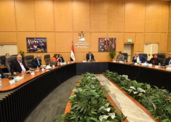 وزير الإسكان يتابع المشروعات السكنية بعددٍ من المحافظات والمدن الجديدة