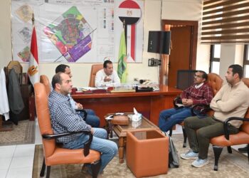 رئيس جهاز العاشر من رمضان يتابع الموقف التنفيذي وسير العمل بالمشروعات الجارية للطرق