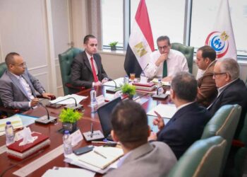 وزير الصحة يعقد اجتماعاً لبحث آليات تطوير وحوكمة منظومة العلاج على نفقة الدولة