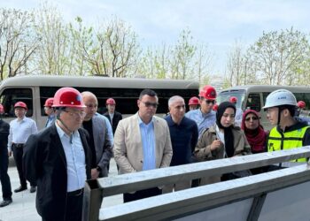 وزير الإسكان يتفقد أعمال إنشاء وتشغيل مركز أبحاث شركة عالمية بمدينة شنغهاي الصينية  للاستفادة من التجارب فى إدارة مشروعاتنا