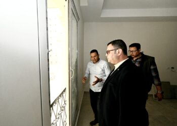 وزير الإسكان يتفقد مشروع الحي اللاتيني بمدينة العلمين الجديدة