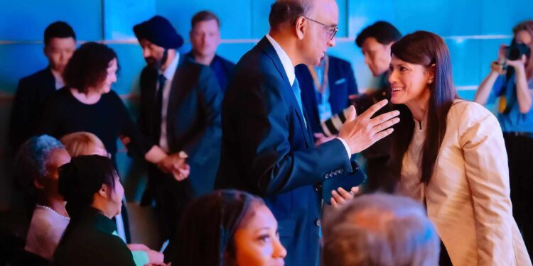 وزيرة التخطيط تلتقي رئيس دولة سنغافورة وتبحث جهود دفع التنمية الاقتصادية بين البلدين