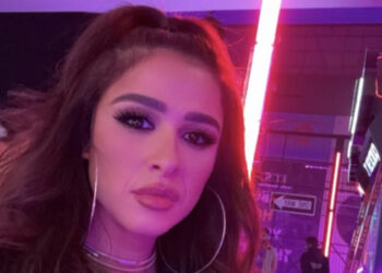 ياسمين عبد العزيز تبهر متابعيها بإطلالة شبابية