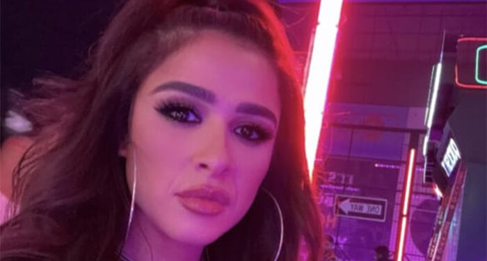 ياسمين عبد العزيز تبهر متابعيها بإطلالة شبابية