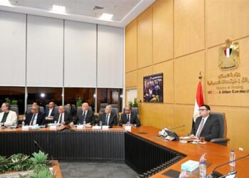 وزير الإسكان يتابع موقف تنفيذ مشروعات المبادرة الرئاسية “حياة كريمة” بأسيوط والمنيا