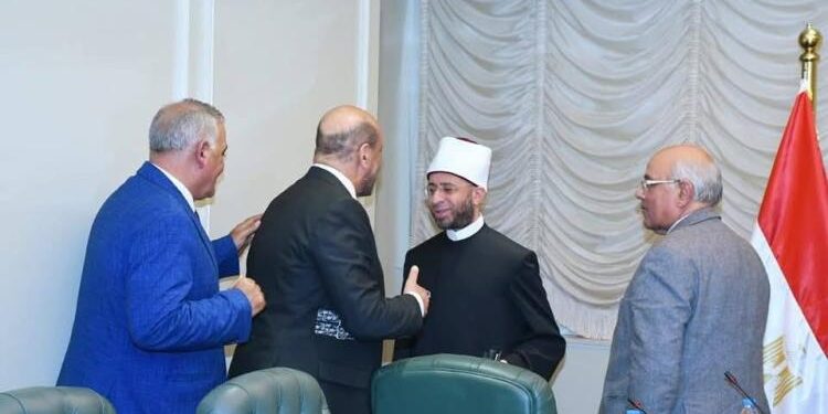 وزير الأوقاف يستقبل عددًا من النواب.. تفاصيل