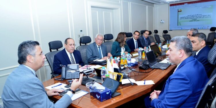 وزير التموين يجتمع مع رئيس شركة مصر للزيوت والصابون لمتابعة خطط دعم السوق وتوافر المنتجات الأساسية