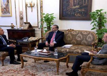 رئيس الوزراء يستعرض عددا من الملفات المهمة لمناقشتها عبر آلية “الحوار الوطني”