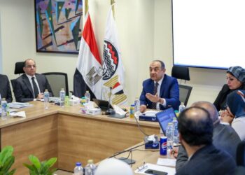 وزير قطاع الأعمال يعقد اجتماعا لمتابعة مستجدات العمل في مشروعات شركات “القابضة للتشييد”