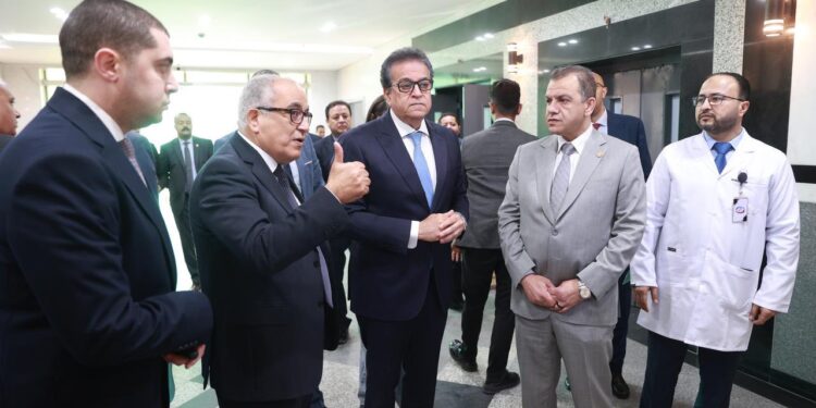وزير الصحة يتفقد مستشفى أطفال مصر لمتابعة الأعمال الإنشائية والتطوير