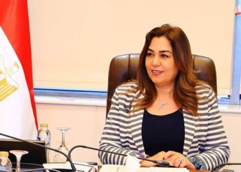 وزيرة التنمية تستعرض تقريرًا حول جهود الوزارة لتحقيق التنمية بشمال وجنوب سيناء