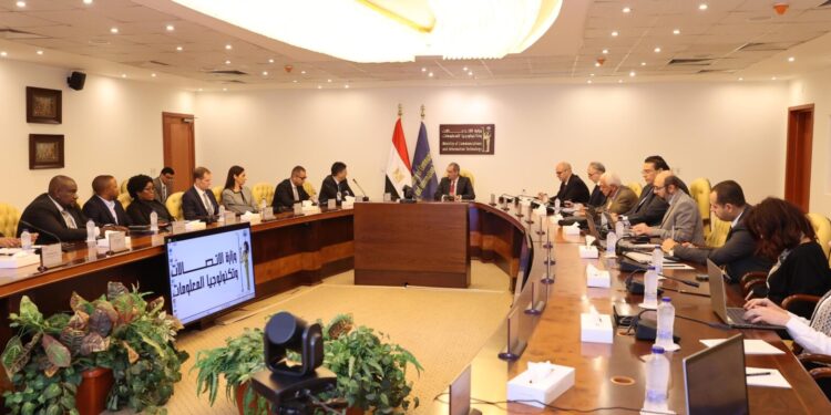 وزير الاتصالات يبحث التعاون مع شركة فوداكوم وفودافون مصر ومؤسسات استثمارية كبرى بجنوب أفريقيا