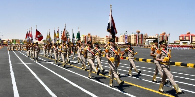 القوات المسلحة تحتفل بتخريج الدفعة (167) من كلية الضباط الإحتياط