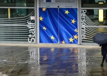 الاتحاد الأوروبى يتخلى عن فكرة حظر واردات الغاز الطبيعى المسال الروسى