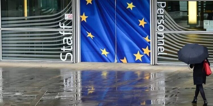 الاتحاد الأوروبى يتخلى عن فكرة حظر واردات الغاز الطبيعى المسال الروسى