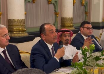 وزير قطاع الأعمال يشارك في جلسة حوارية مع وفد اتحاد الغرف التجارية السعودية ومجلس الأعمال السعودي