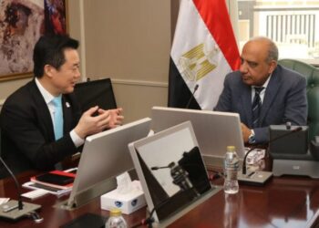 وزير الكهرباء يبحث مع شركة هواوي الصينية سبل دعم وتعزيز التعاون في مجالات الطاقة المتجددة وأنظمة التخزين الخاصة بها