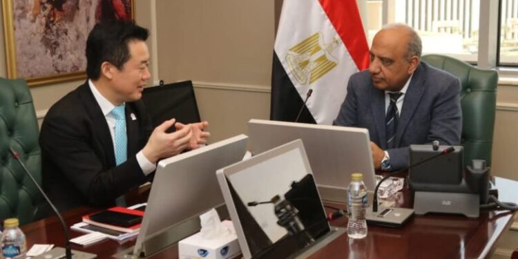 وزير الكهرباء يبحث مع شركة هواوي الصينية سبل دعم وتعزيز التعاون في مجالات الطاقة المتجددة وأنظمة التخزين الخاصة بها