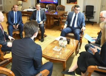 وزير الإسكان يبحث مع السفير السويدي تعزيز سبل التعاون المشترك بشأن التنمية العمرانية المستدامة