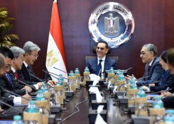 وزير الاستثمار  يلتقي رئيس مجلس إدارة شركة يازاكي اليابانية لأوروبا والشرق الأوسط وأفريقيا لاستعراض مشروع الشركة في السوق المصري