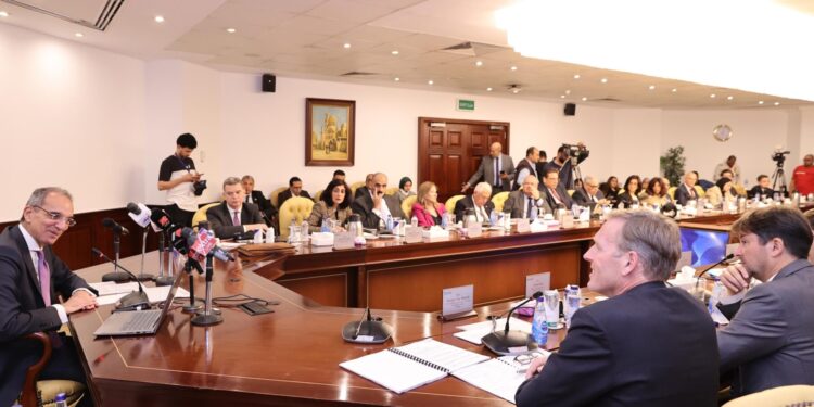 عمرو طلعت: نحرص على توسيع آفاق التعاون مع الشركات الفرنسية فى مختلف مجالات قطاع الاتصالات