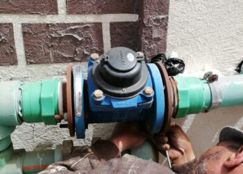 “الإسكان”: حملات لتحصيل متأخرات استهلاك المياه وإزالة الوصلات الخلسة بدمياط الجديدة والشيخ زايد