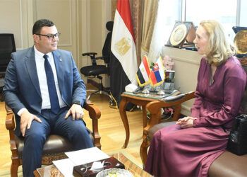 وزير الإسكان يستقبل سفيرة سلوفاكيا بالقاهرة لبحث التعاون المشترك في مجال إنشاء المدن الذكية