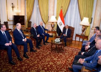 وزير الخارجية والهجرة يستقبل وفدًا من حركة فتح الفلسطينية