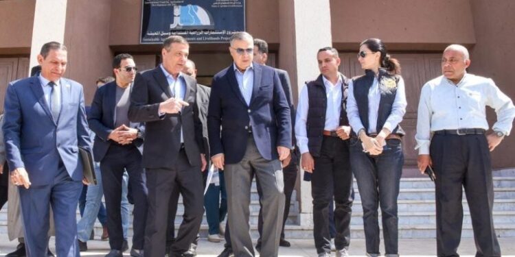 وزير الزراعة ومحافظ الإسكندرية يبحثان التعاون في رفع كافة الأصول