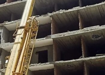 وزيرة التنمية : إزالة عقار مخالف من 7 أدوار بعين شمس وإحالة بعض المسئولين بالحي للنيابة الإدارية