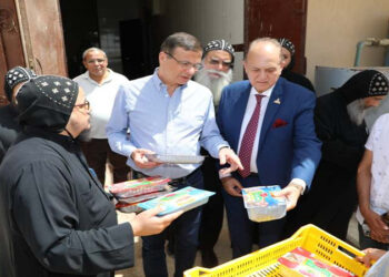 وزير الزراعة يتفقد المزارع والمشروعات الإنتاجية بدير مارمينا بالإسكندرية