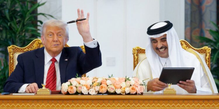 صفقات بتريليونات الدولارات وقرارات مصيرية بشأن سوريا.. حصاد جولة ترامب الخليجية