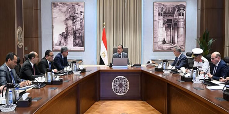 رئيس الوزراء يناقش سُبل الاستفادة من الآثار الغارقة بخليج أبي قير