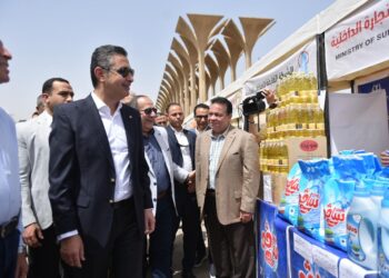 وزير التموين ومحافظ القاهرة يفتتحان سوق اليوم الواحد بمدينة نصر