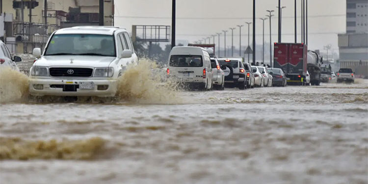 أمطار رعدية تضرب عدة مناطق فى السعودية.. تفاصيل