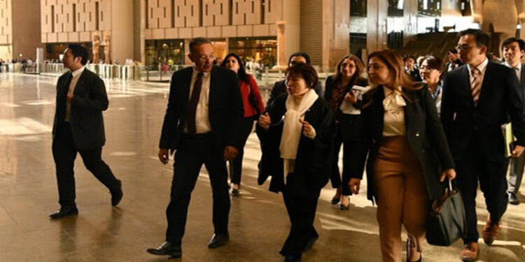 المتحف المصري الكبير يستقبل رئيس جمهورية جزر القمر ووزيرة التعليم والثقافة اليابانية