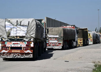 الاحتلال يستهدف أهالي حاولوا الوصول إلى 30 شاحنات مساعدات