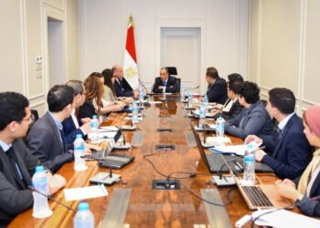 وزير الخارجية والهجرة يلتقي بقطاع الأمريكتين بالوزارة