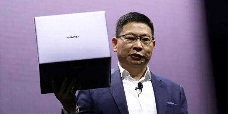 هواوي تطلق أول حاسوب محمول مدعوم بالذكاء الاصطناعي