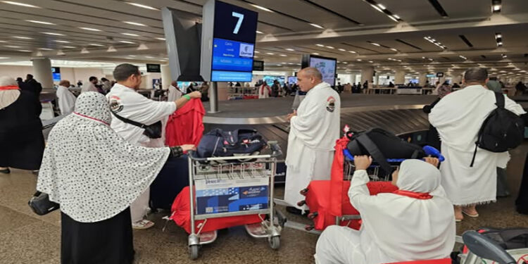 التضامن الاجتماعي تواصل تفويج حجاج الجمعيات الأهلية إلى الأراضي المقدسة