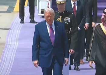 الرئيس الأمريكي يصل إلى الرياض في مستهل جولة خليجية