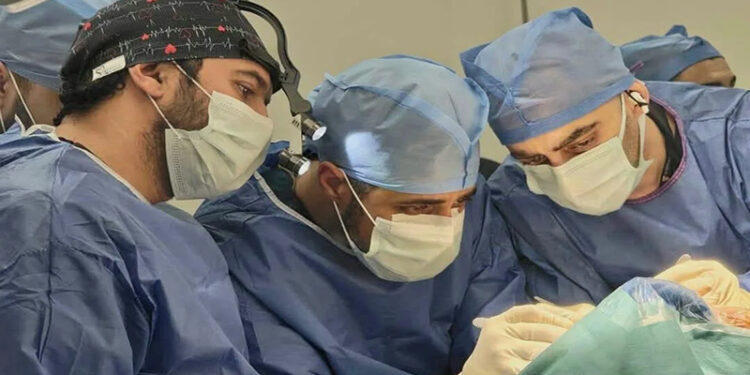 الرعاية الصحية تعلن نجاح استئصال ورم ضخم بالوجه والفك بمجمع الإسماعيلية الطبي