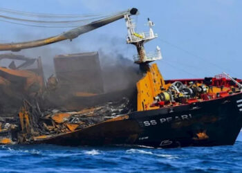 غرق سفينة تحمل حاويات بها مواد خطرة قبالة سواحل الهند