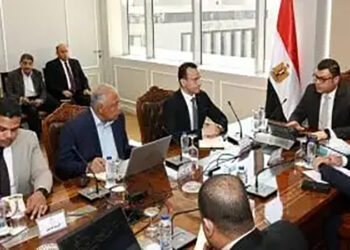 وزير الإسكان يعقد اجتماعًا لمتابعة الموقف التنفيذي لـ”حدائق تلال الفسطاط”