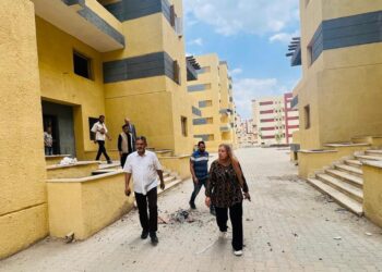 مسئولو” الإسكان” يتفقدون أعمال التطوير بمنطقة أرض مطار إمبابة