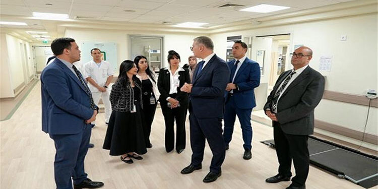 وزير البترول يزور مستشفى أهل مصر ويشيد بدورها الرائد في علاج الحروق
