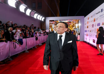 عادل إمام.. كيف ظل نجمًا متألقًا رغم تقلبات أذواق الجماهير؟.. فيديو