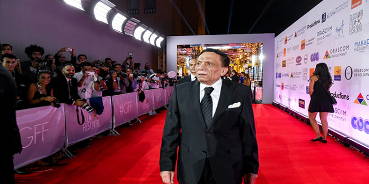 عادل إمام.. كيف ظل نجمًا متألقًا رغم تقلبات أذواق الجماهير؟.. فيديو